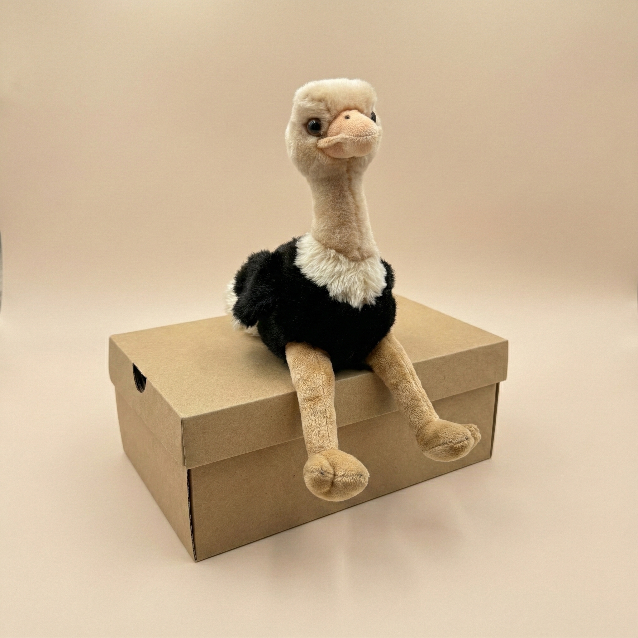Plüschtier Strauß Betty groß sitzend PL10047-gr1 Detailansicht 2